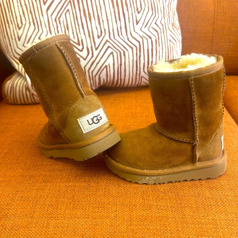 Authentic toddler Uggs size 6